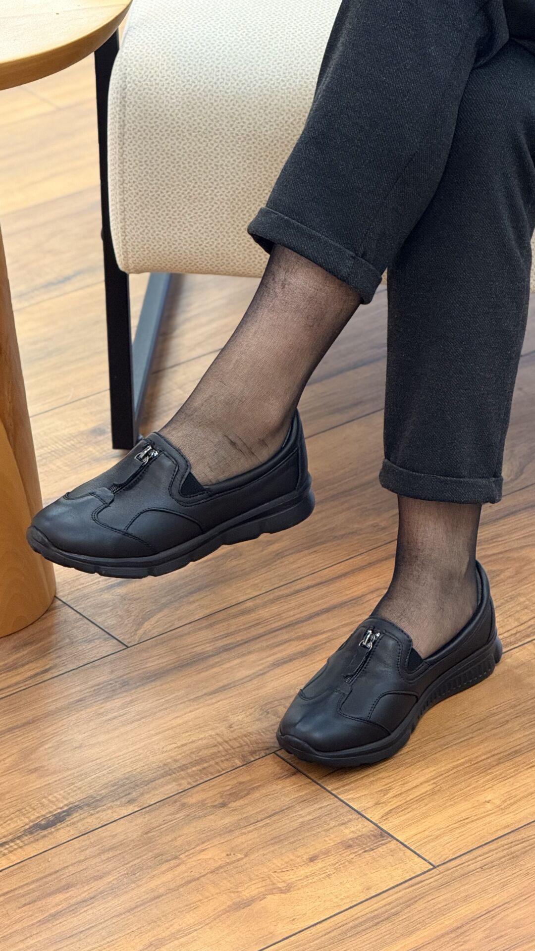 Fabbi 603 Kadın Ortopedik Deri Fermuar Detay Faylon Taban Ayakkabı