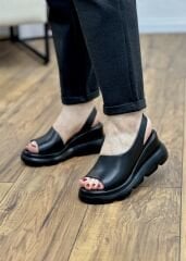 Lucibella 2042 Kadın Hakiki Deri Dolgu Topuk Sandalet