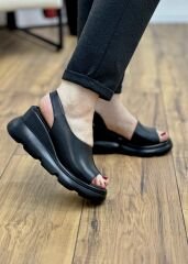 Lucibella 2042 Kadın Hakiki Deri Dolgu Topuk Sandalet