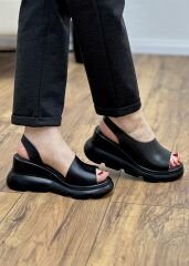 Lucibella 2042 Kadın Hakiki Deri Dolgu Topuk Sandalet