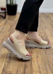 Lucibella 2042 Kadın Hakiki Deri Dolgu Topuk Sandalet