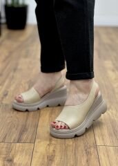 Lucibella 2042 Kadın Hakiki Deri Dolgu Topuk Sandalet