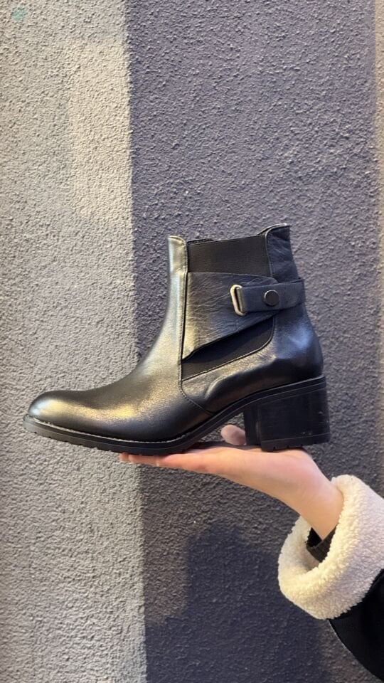 CHARMİA Yan Düğme Detay Topuklu Hakiki Deri Bot