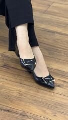 Liva Shoes A43 Kadın Siyah Desenli Toka Kısa Topuk  Ayakkabı